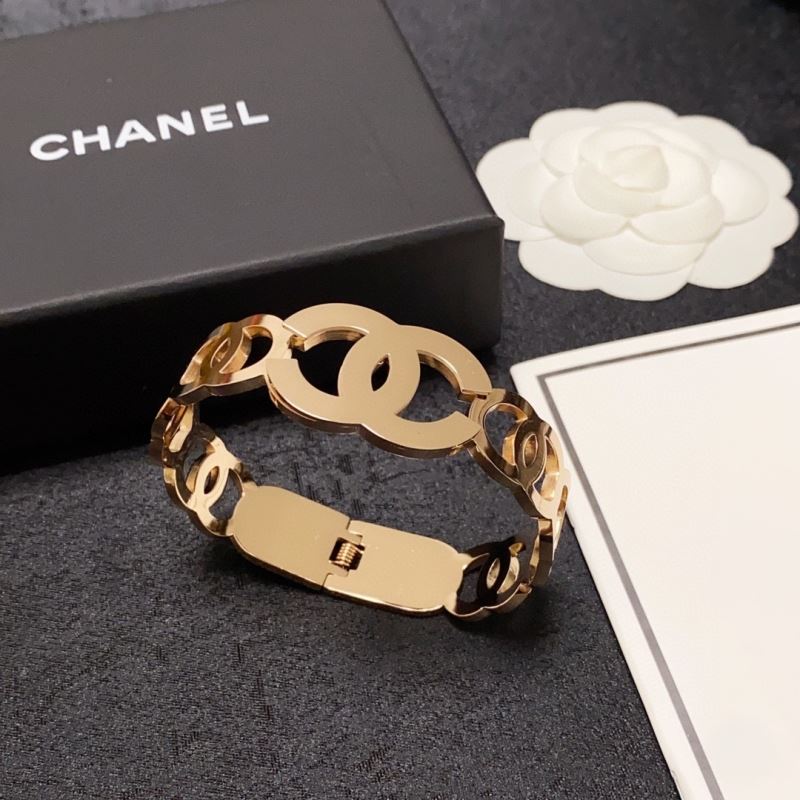Ch**el bracelets